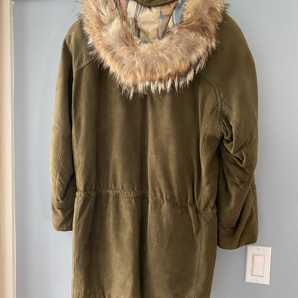 Gorgeous Kemosabe Lone Pine Olive Green Suede Coat with removable fur hood. - Picture 4 of 16